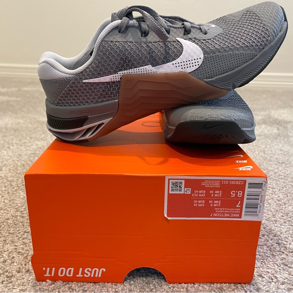 $99 - Nike Metcon 7 Particle Grey, Mens size 7, Womens size 8.5 - CZ8271 011